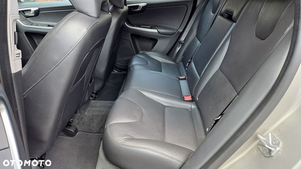 Volvo XC 60 D5 AWD Summum - 16