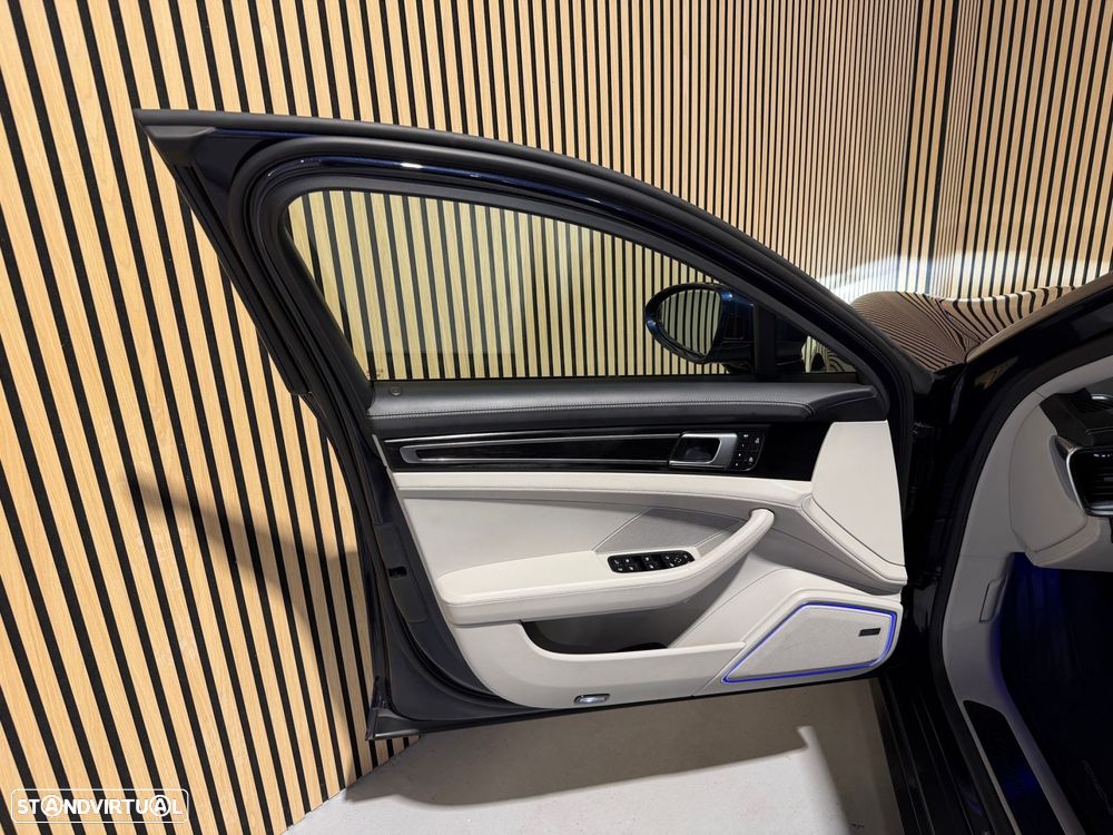 Porsche Panamera 4 E-Hybrid Platinum Edition com PDLS - 36