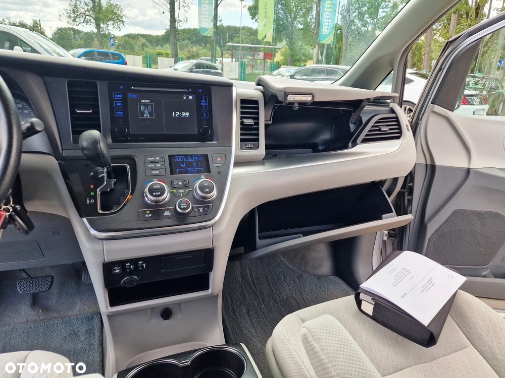 Toyota Sienna - 14
