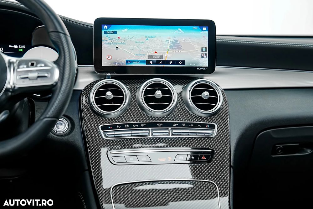 Mercedes-Benz GLC 300 e 4Matic 9G-TRONIC AMG Line Plus - 39