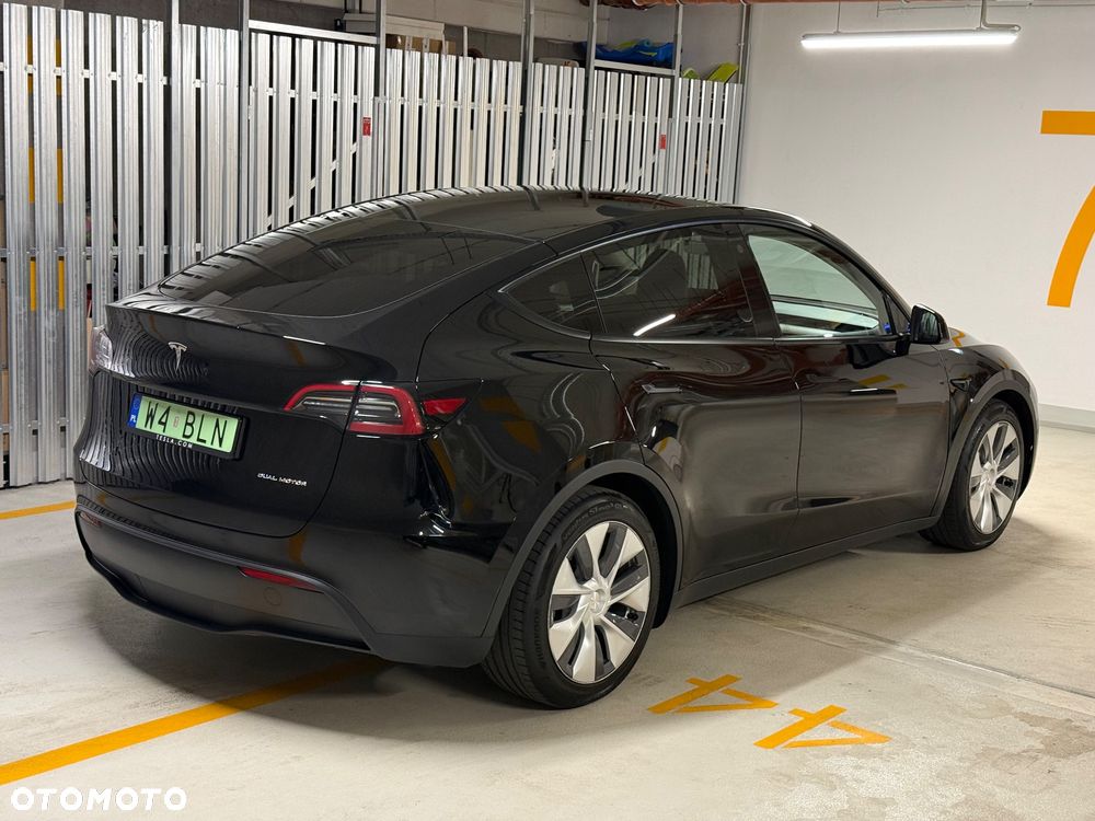 Tesla Model Y Long Range AWD - 4