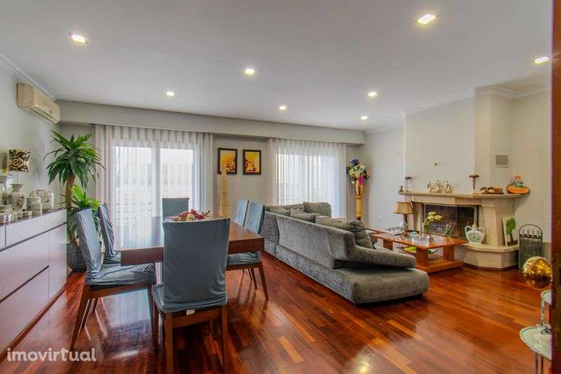 Moradia T4 de 3 frentes - Rio Tinto - Próximo ao Metro - Grande imagem: 3/11