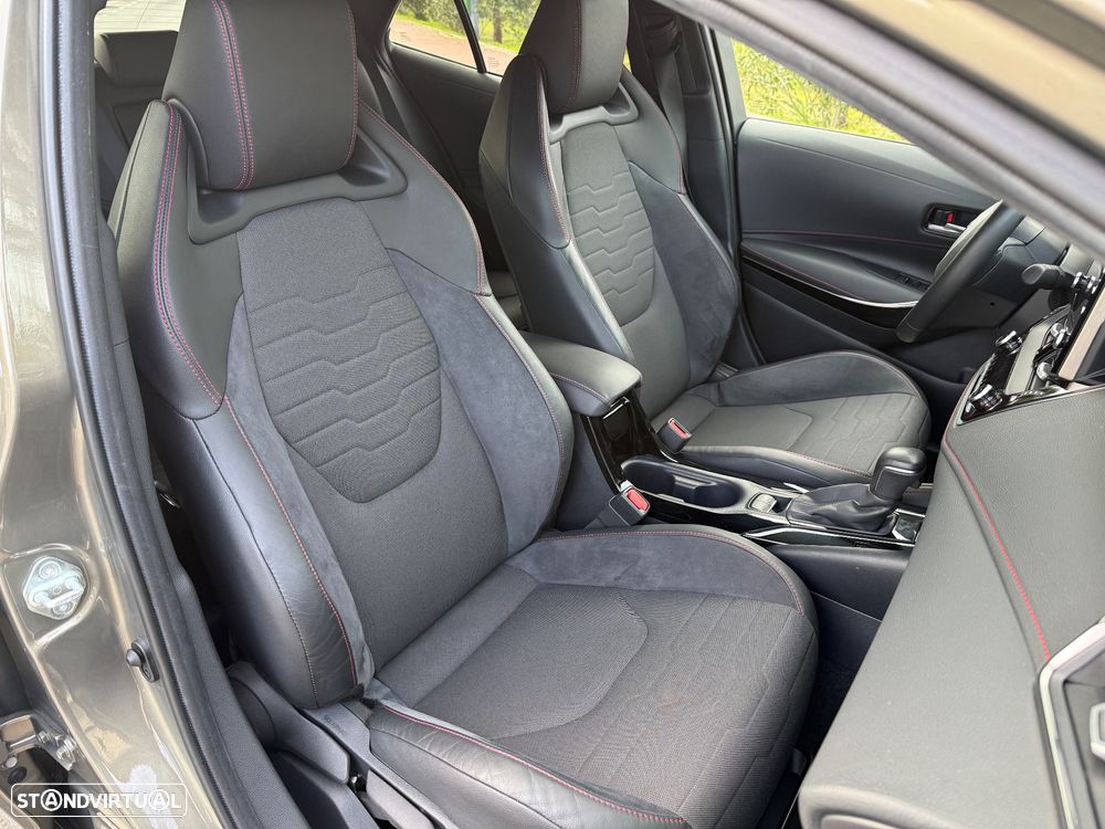 Toyota Corolla 1.8 Hybrid Exclusive - 29