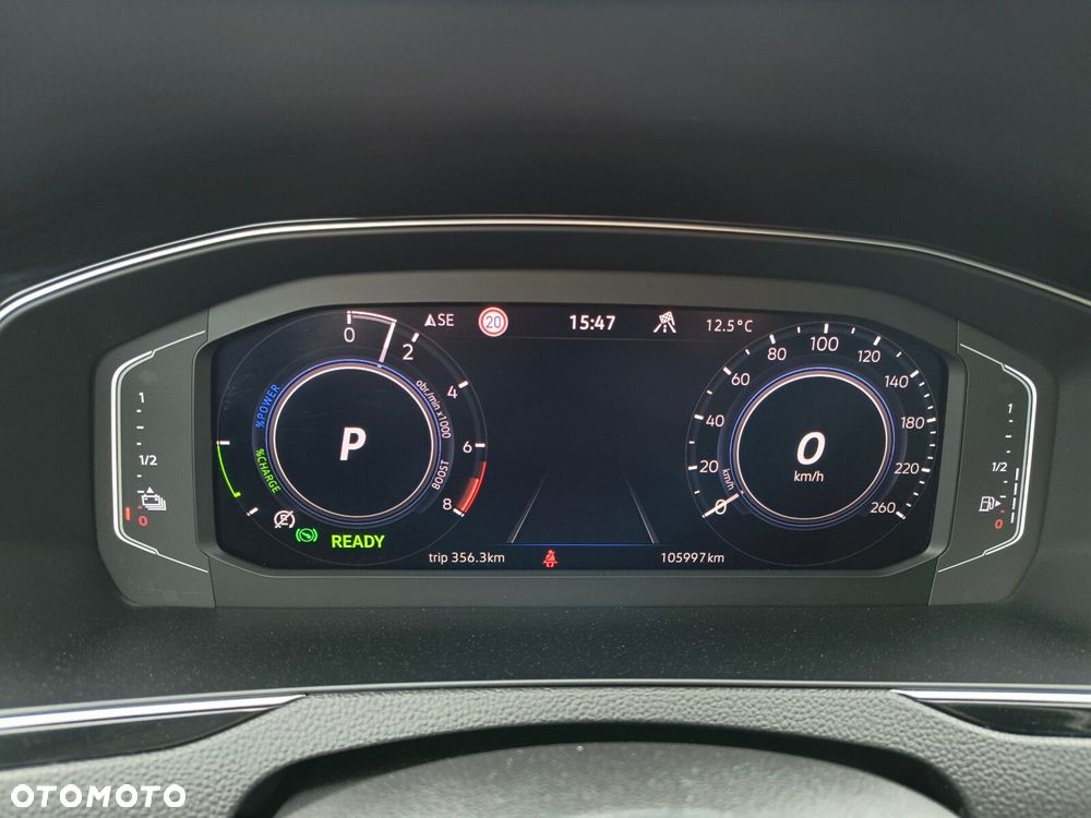 Volkswagen Passat - 12