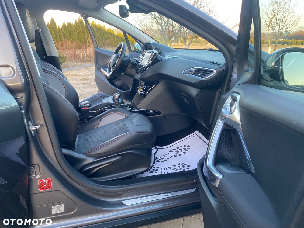 Peugeot 2008 1.2 Pure Tech Allure S&S - 6