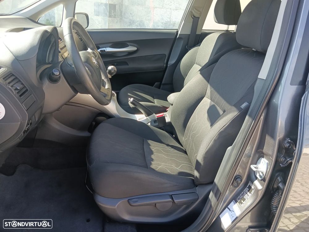 Toyota Auris 1.33 VVT-i - 4