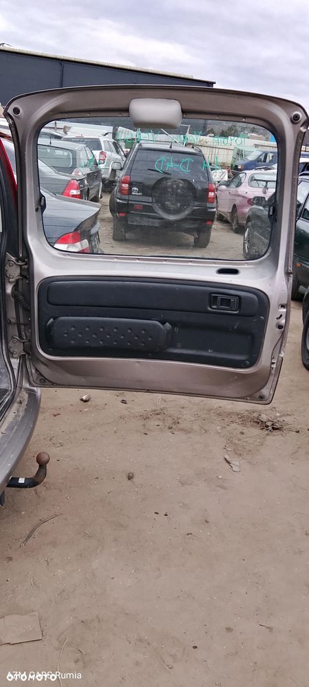 TOYOTA YARIS VERSO - 9