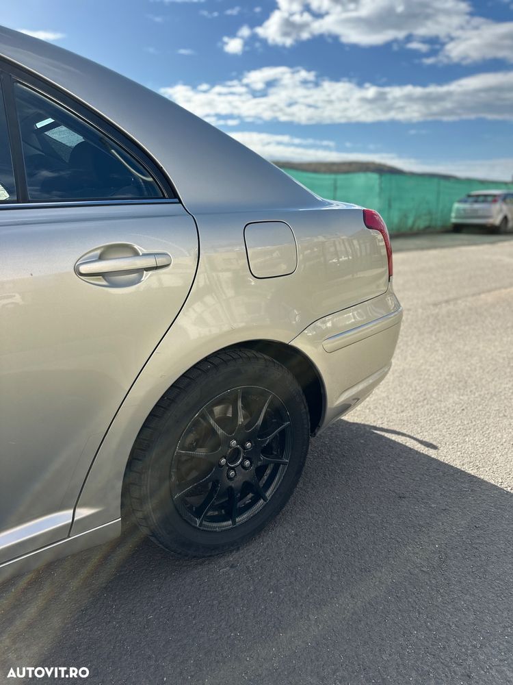 Toyota Avensis 2.0 D-4D - 18