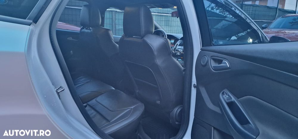 Ford Focus 2.0 EcoBoost ST mit Leder-Sport-Paket - 9