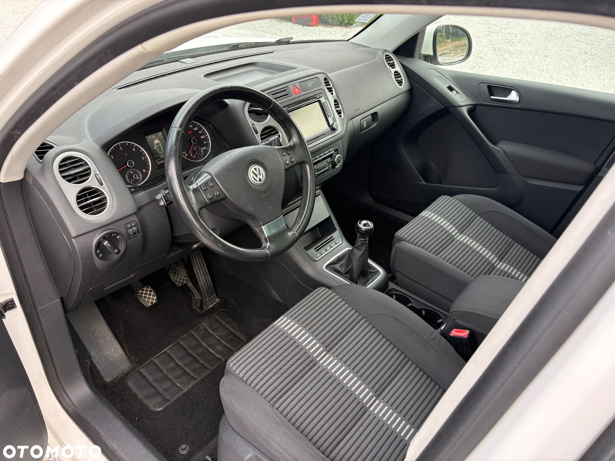 Volkswagen Tiguan 2.0 TDI BlueMot Trend&Fun - 11