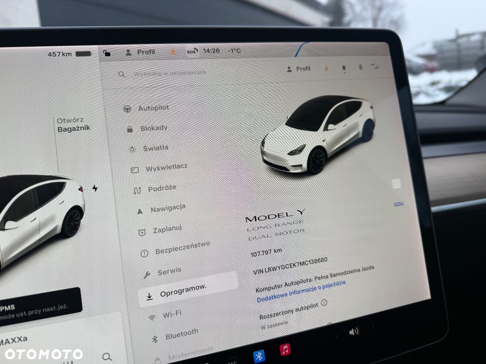 Tesla Model Y Long Range AWD - 26