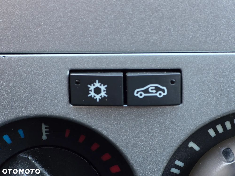 Opel Corsa 1.4 16V Satellite - 29