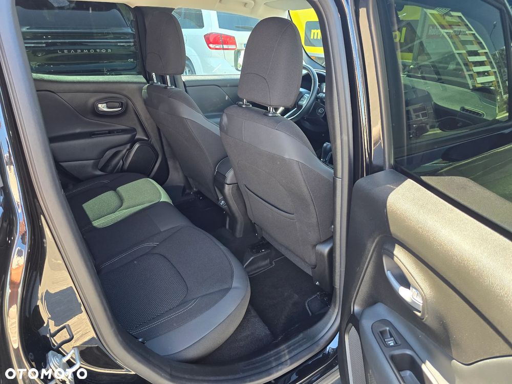 Jeep Renegade 1.5 T4 mHEV Altitude FWD S&S DCT - 11