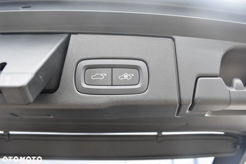Volvo XC 60 B4 B Momentum Pro - 15