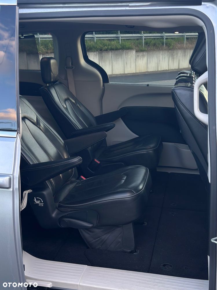 Chrysler Pacifica - 12