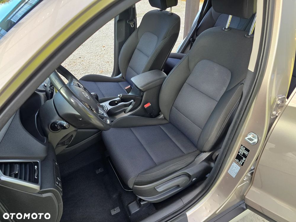 Hyundai Tucson ver-1-7-crdi-bluedrive-classic-2wd-dct - 18