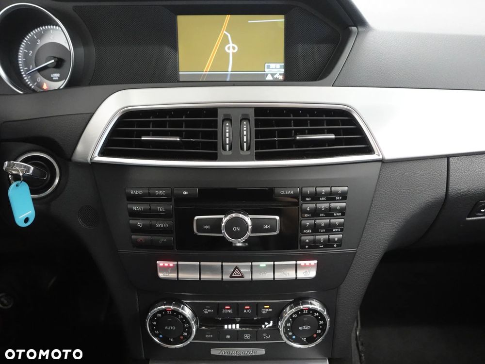 Mercedes-Benz Klasa C 200 (BlueEFFICIENCY) 7G-TRONIC Avantgarde - 31