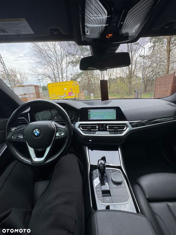 BMW Seria 3 330i xDrive Sport Line - 9