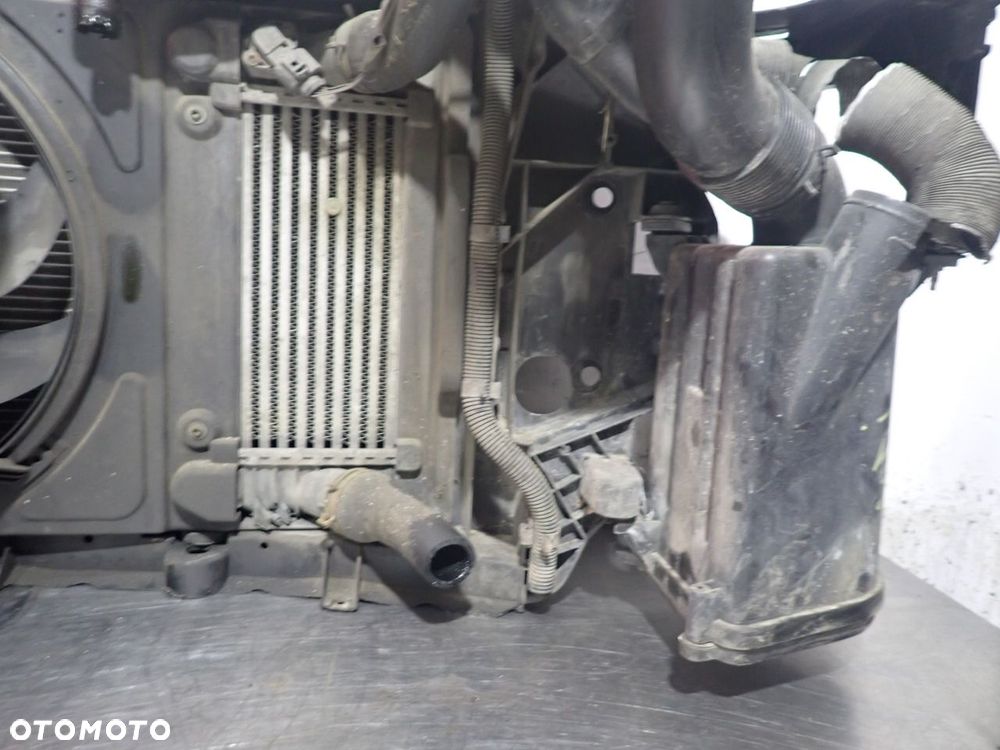 PAS PRZEDNI KOMPLET AUDI A2 1.4 TDI - 12