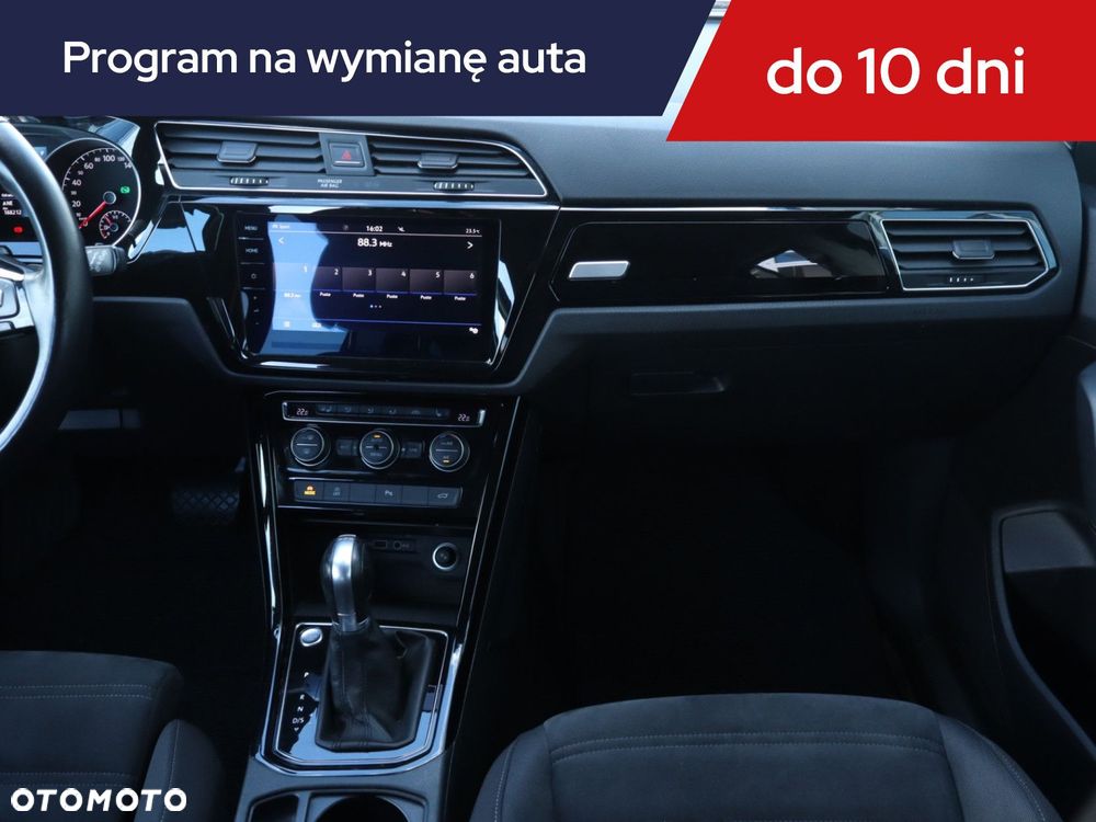 Volkswagen Touran - 10