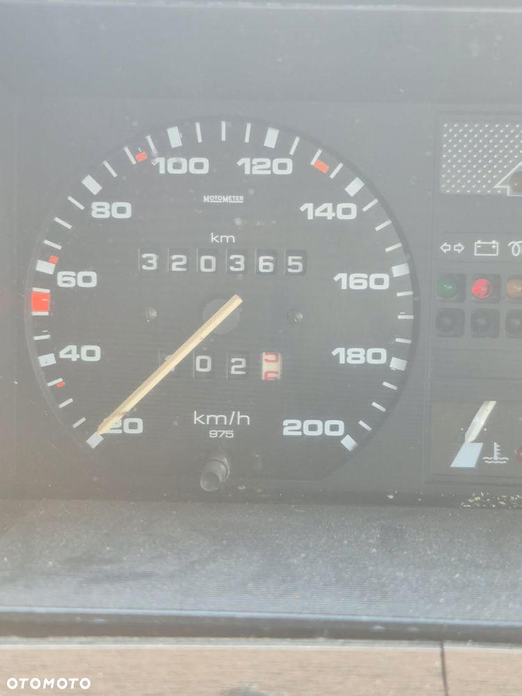 Volkswagen Passat 1.6 GL TD - 22
