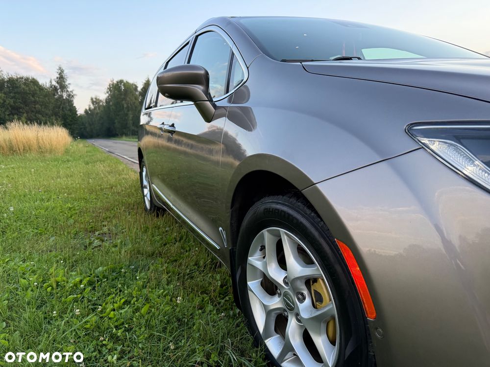 Chrysler Pacifica - 4