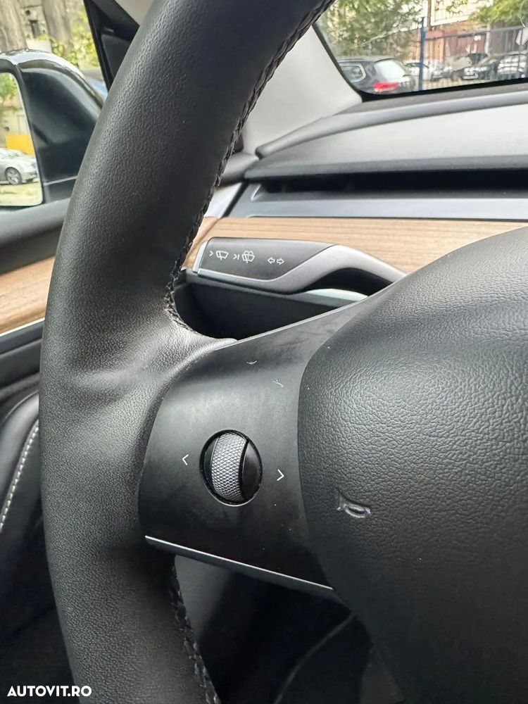 Tesla Model Y Long Range - 13