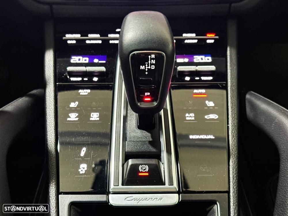 Porsche Cayenne Coupé E-Hybrid Platinum Edition - 27