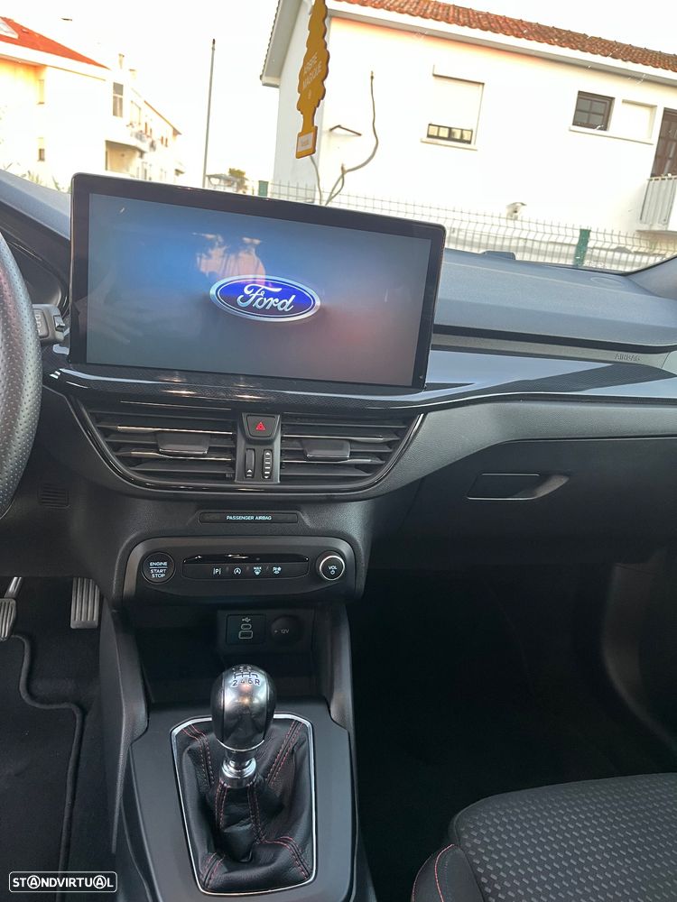 Ford Focus 1.0 EcoBoost Hybrid ST-LINE X - 10