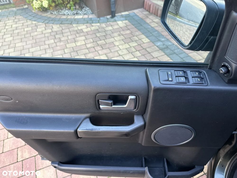 Land Rover Discovery IV 2.7D V6 S - 26