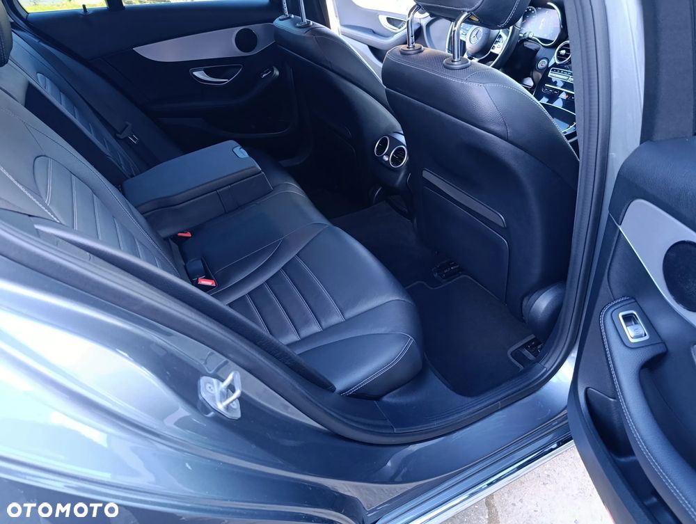 Mercedes-Benz Klasa C 300 d 9G-TRONIC - 23