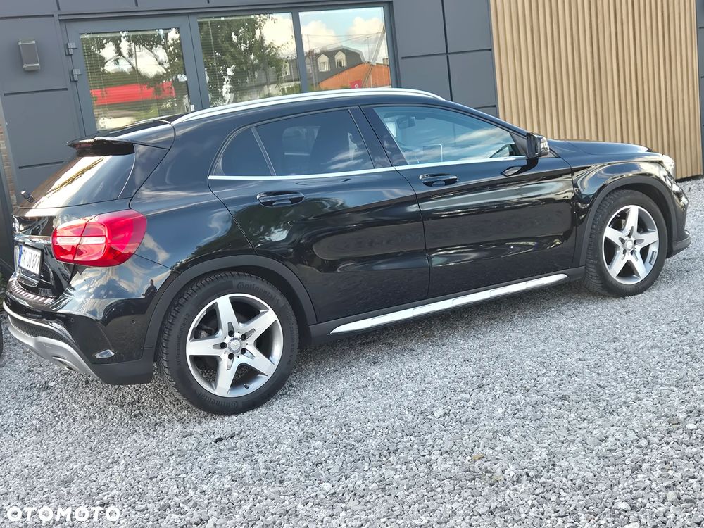 Mercedes-Benz GLA 250 UrbanStyle Edition - 12