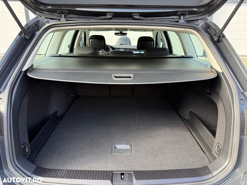 Volkswagen Passat 2.0 TDI SCR Comfortline - 16