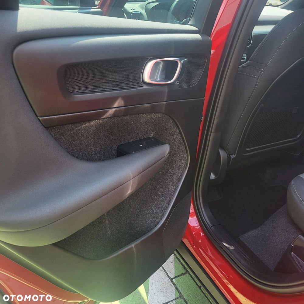 Volvo XC 40 B3 Plus Dark - 13