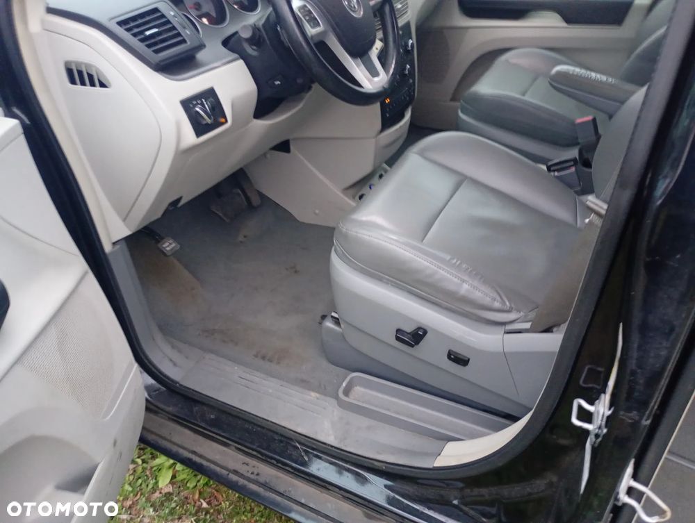 Volkswagen Routan - 9