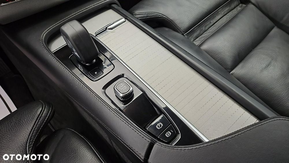 Volvo XC 90 B5 B AWD Plus Bright - 17