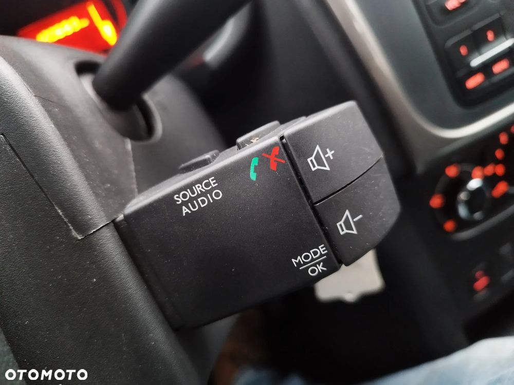Dacia Logan TCe 90 S&S Laureate - 25