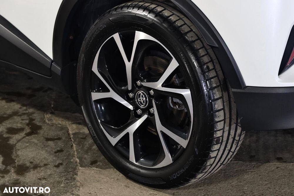 Toyota C-HR Hybrid Style - 31