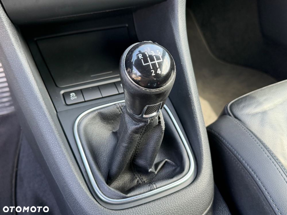 Volkswagen Golf 1.6 TDI DPF Highline - 26