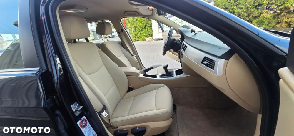 BMW Seria 3 318d DPF Edition Exclusive - 34