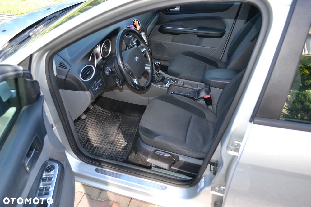 Ford Focus 2.0 TDCi Ghia - 21