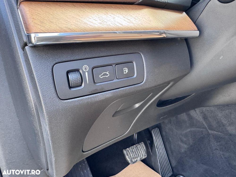 Volvo XC 90 T8 eAWD R-Design - 28