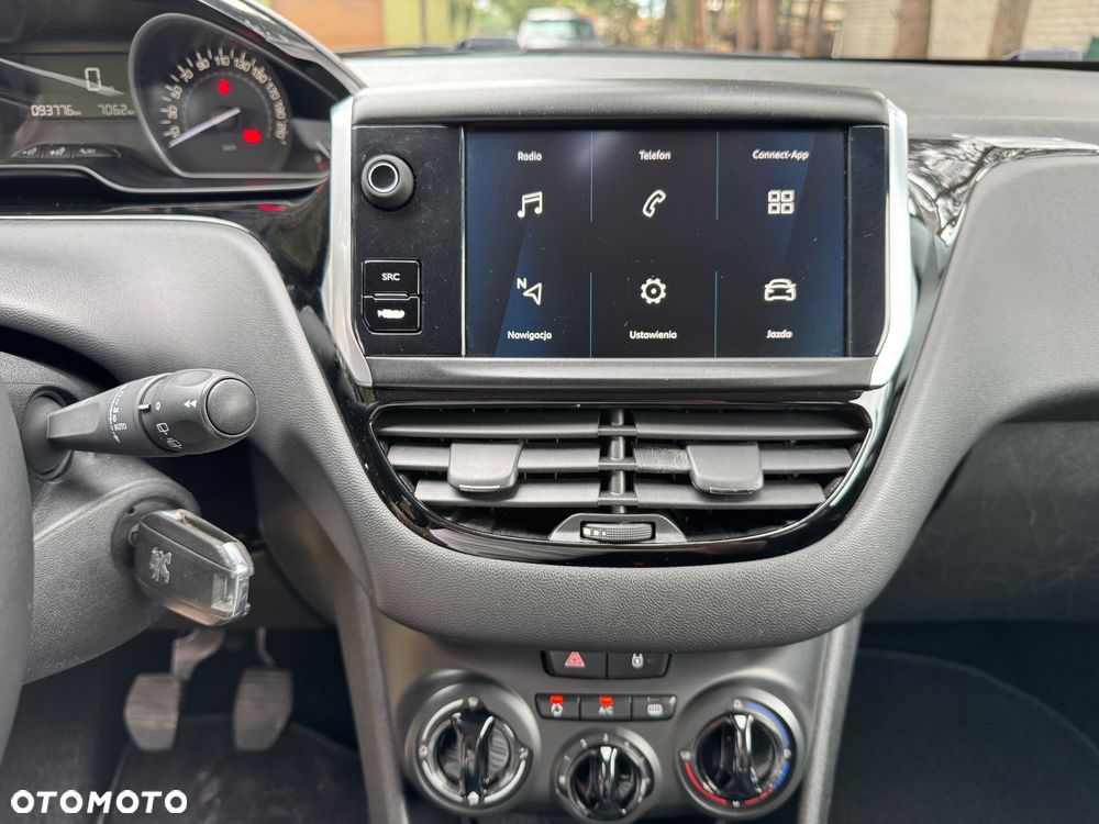 Peugeot 208 PureTech 82 Stop & Start Signature - 29