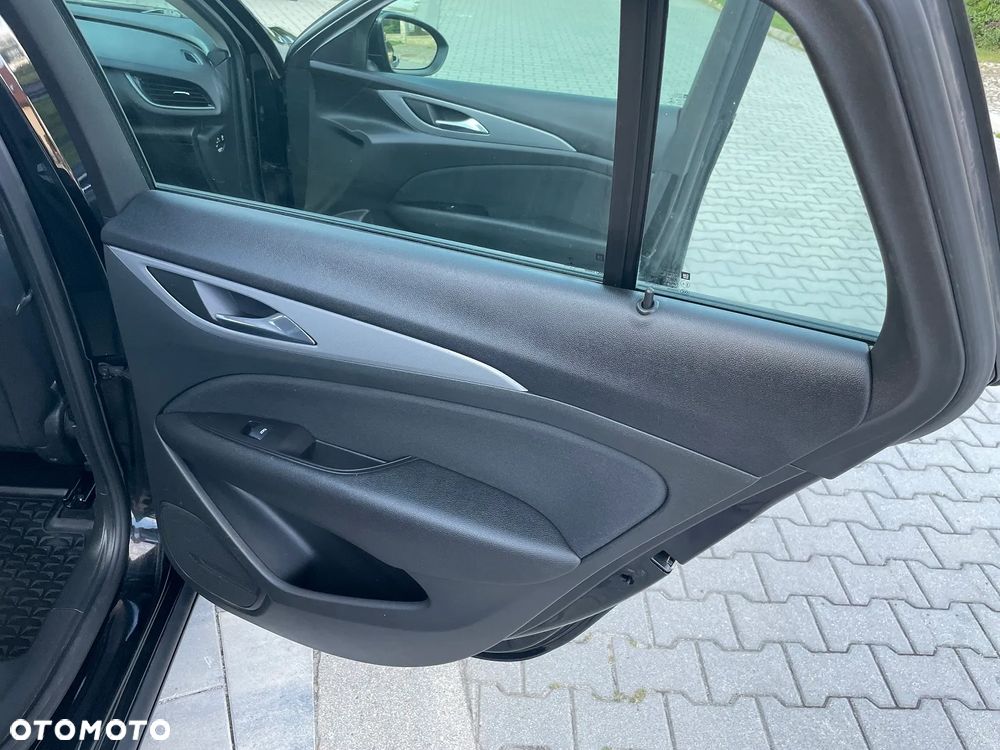 Opel Insignia - 30
