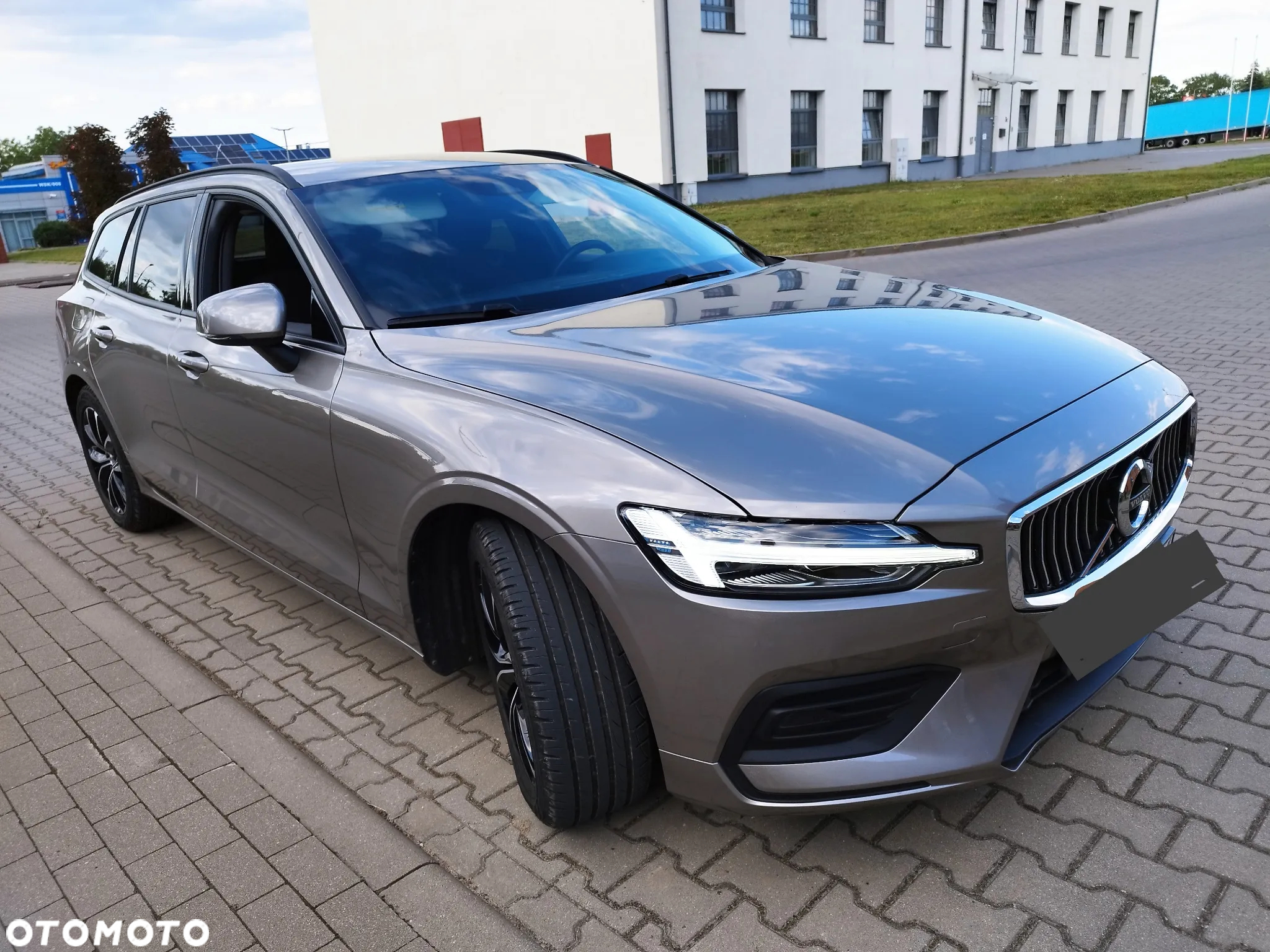 Volvo V60 B3 B DKG Momentum Core - 2