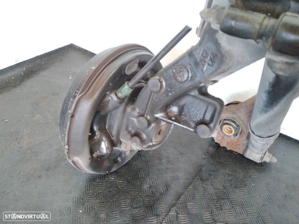 CHARRIOT TRASEIRO PEUGEOT 206 FASTBACK 2005 - 5