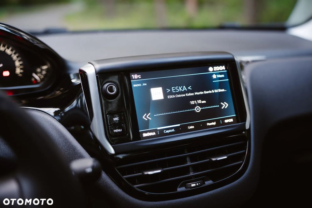 Peugeot 208 PureTech 82 Start & Stop Allure - 13