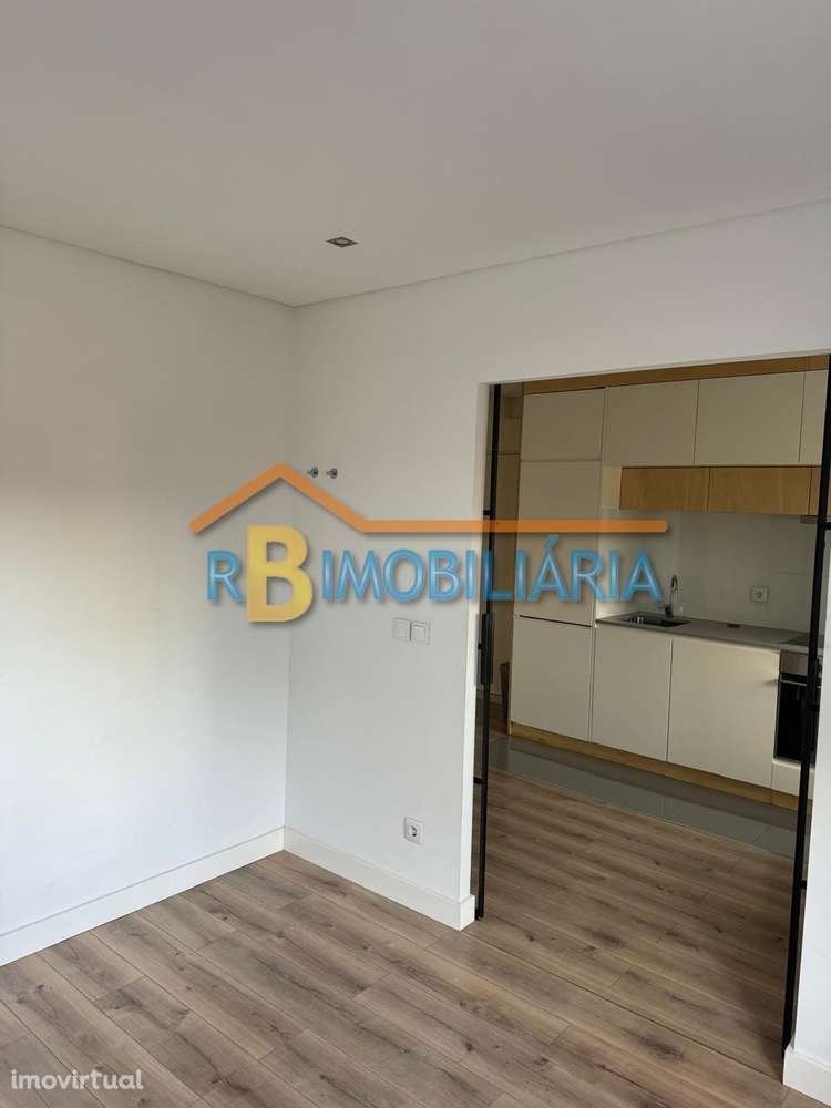 Apartamento T1 junto à estação da Campanhã no Porto - Grande imagem: 2/10