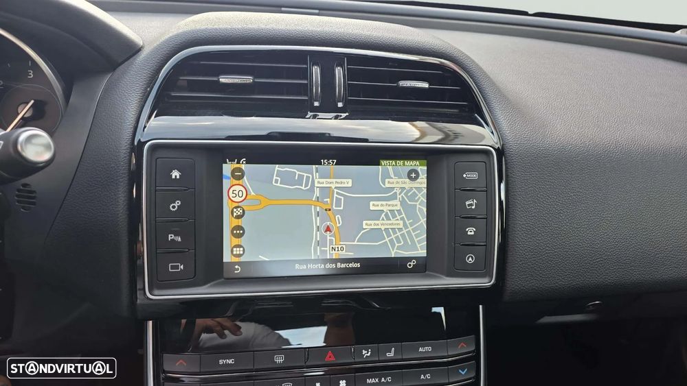 Jaguar XE 2.0 D R-Sport - 22