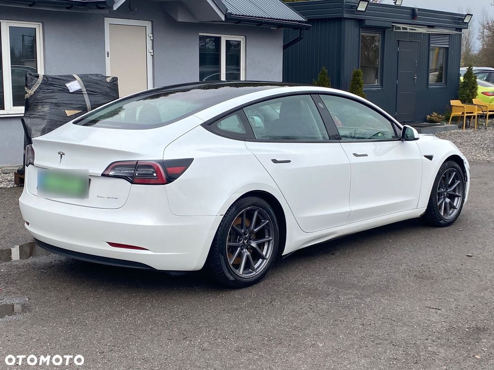 Tesla Model 3 - 12